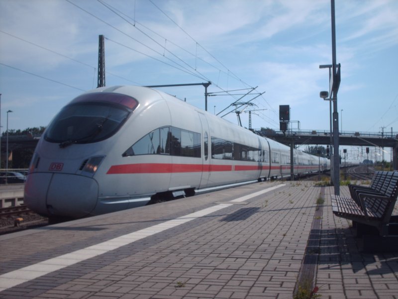 Durchfahrt eines ICE-T in Lutherstadt Wittenberg am 06.08.2007. 