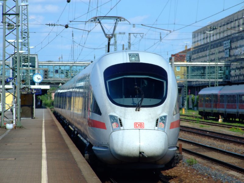ICE nach Wien Westbahnhof am 05.07.08 bei der Einfahrt in