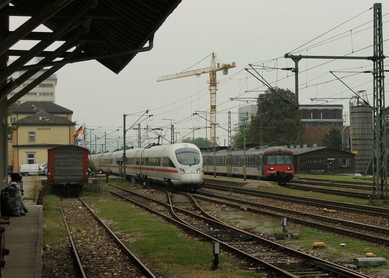 Generationentreffen zweier spurtstarker Triebz�ge in Thayngen: ICE 415 nach Z�rich