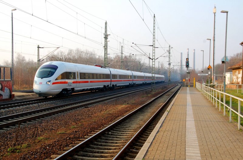 Ein ICE-T der BR 411 durchf�hrt am 04.04.09 Muldenstein auf