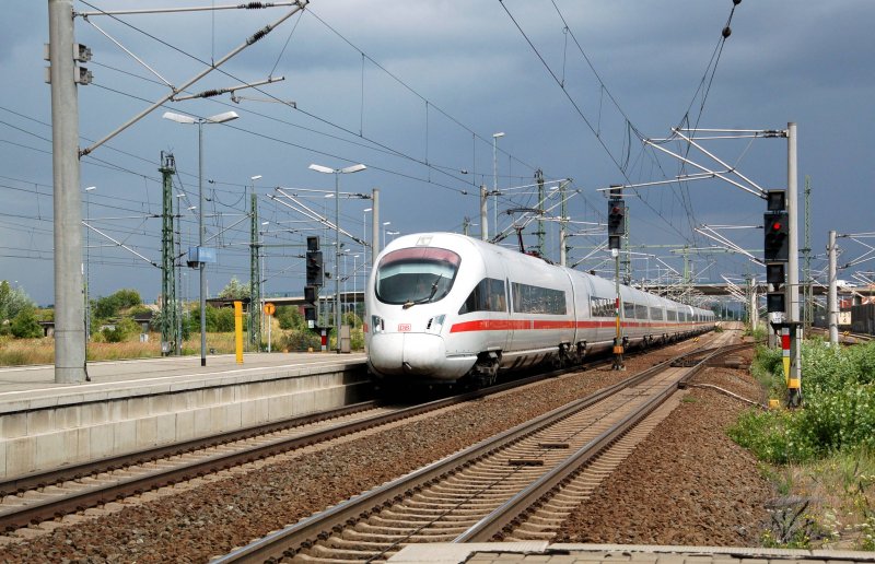 A double unit ICE-T, the BR 411 races through the