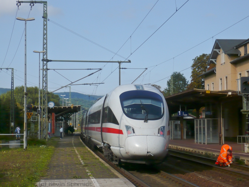 ICE 1565 konnte nach den Brandanschl�gen in Saalfeld seine Fahrt
