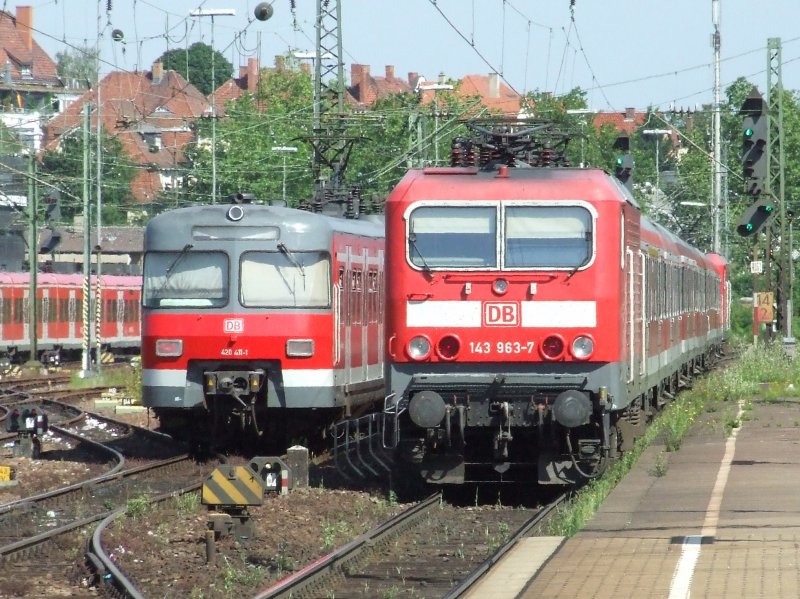 ET 420 BR 411 and 143 963 left in direction