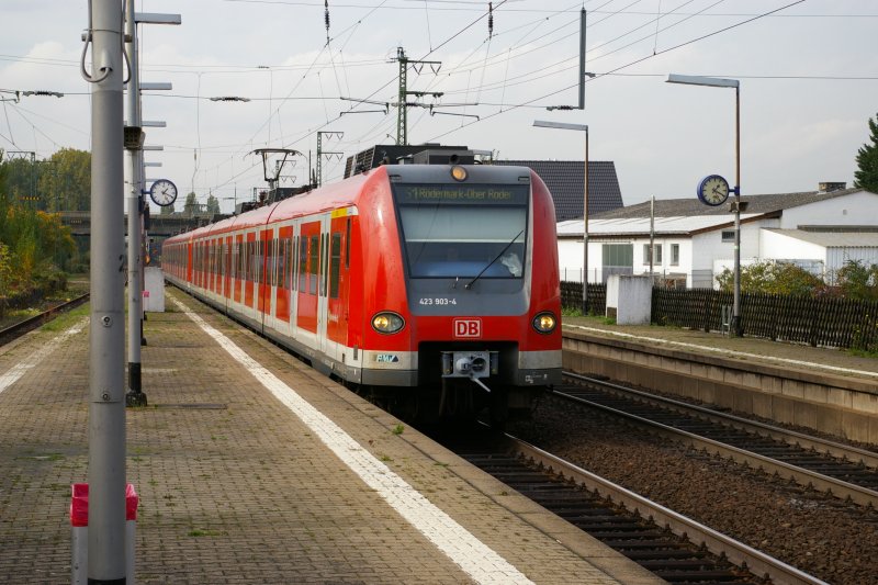 423 903  