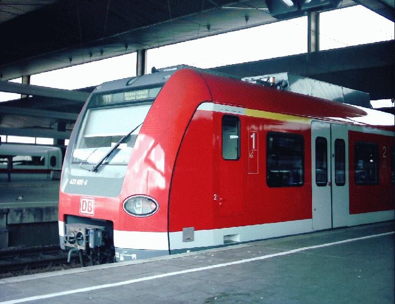 S-Bahn (DB 423 695) in Central Station, Dusseldorf (automatically translated,