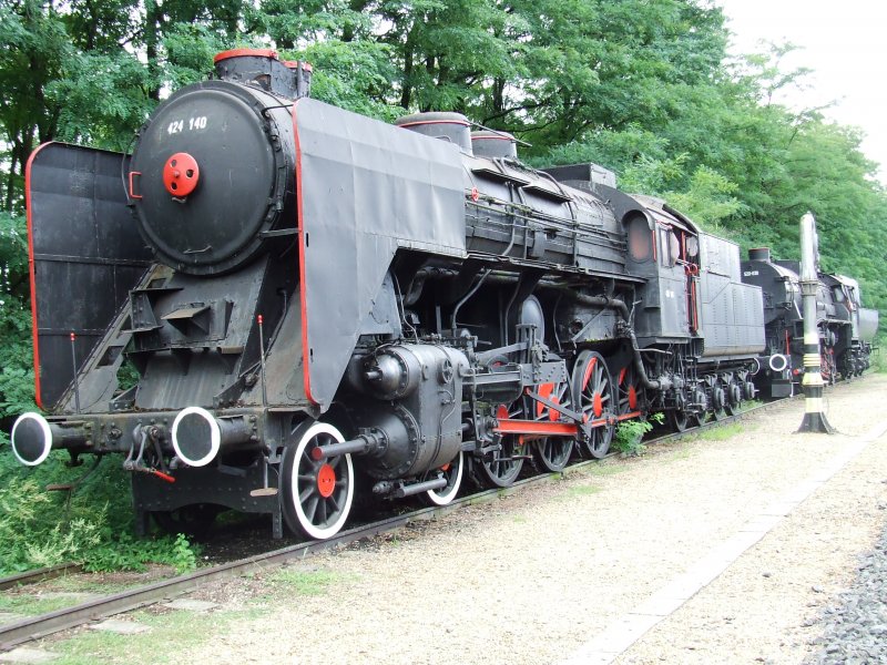 Am Bahnhof Fert�boz abgestellt die 424 140, am 10.08.2007 