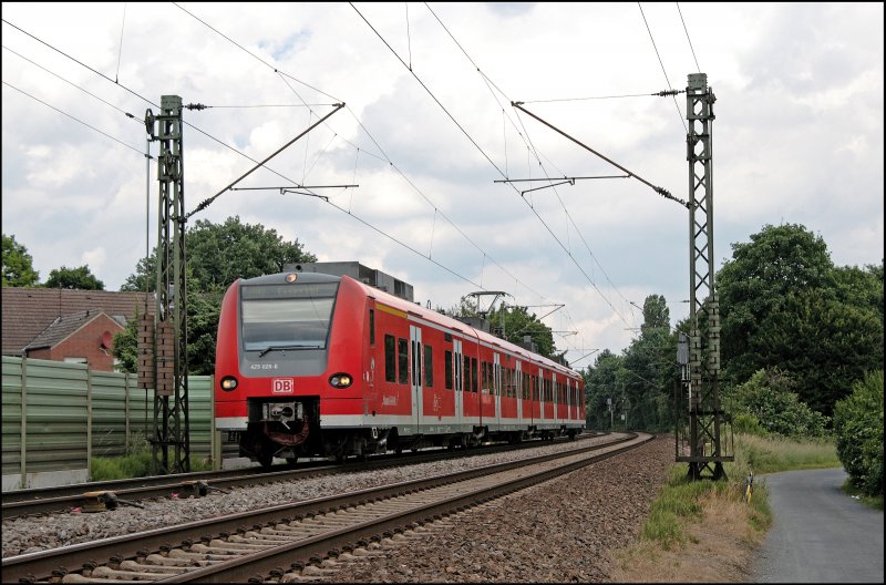 425 029/529 Premium-Quietschie erreicht als RB42 (RB 20240) Haard-BAHN , auf