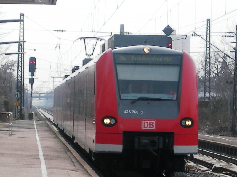 425 766-3 bei der Einfahrt in Frankenthal Hbf 