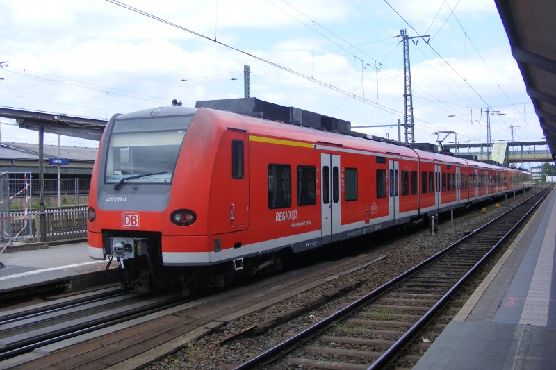 Am 31.05.09 steht der 425 017/517 und noch ein 425er