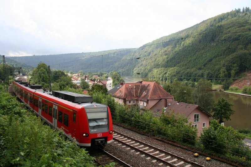 S1 nach Homburg(Saar) mit 425 220-1 am 13.7.2009 im Neckartal