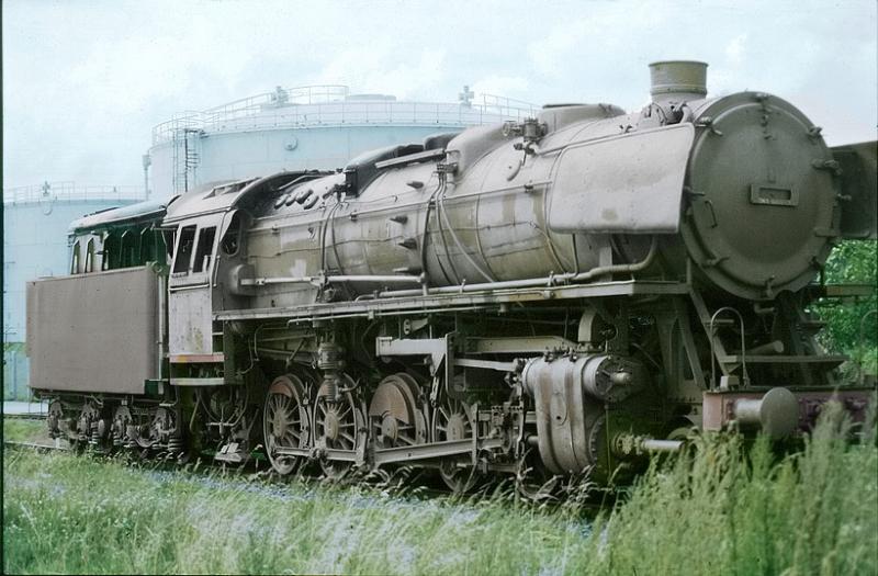 Wreck of the three-cylinder locomotive 043 681 at the pier