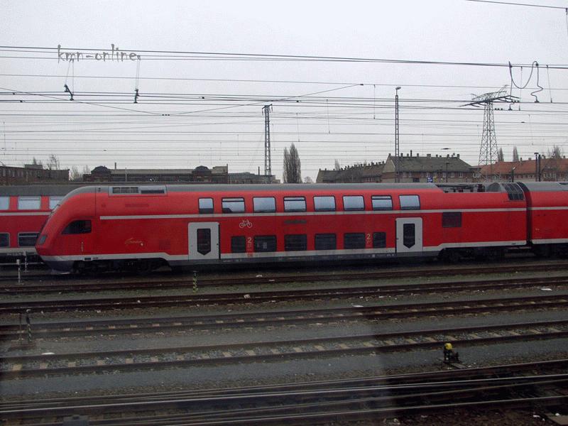 The prototype of the double-decker electric locomotive of the BR