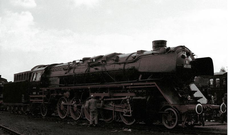 1985 in Bochum-Dahlhausen auf einer Fahrzeugausstellung die
gr��te und st�rkste G�terzug-Dampflok