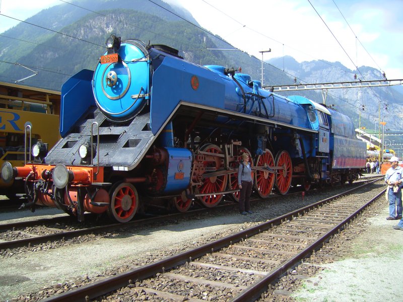 The BR 498 022 Albatros anniversary of the Gotthard CSD