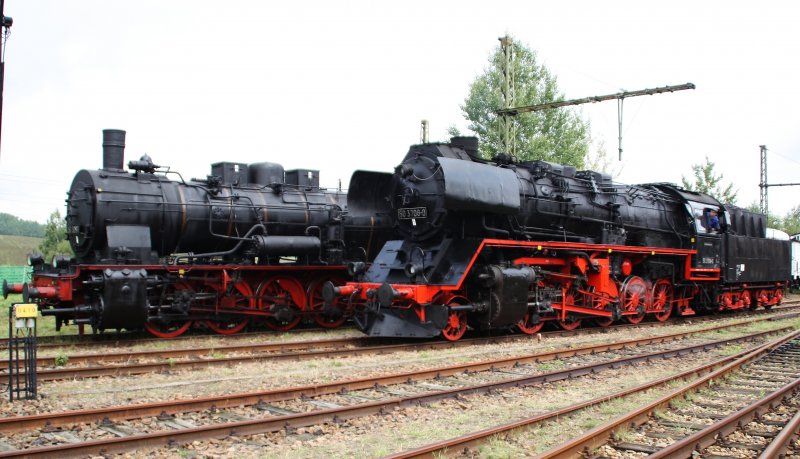 50 3708-0, 57 3297 at 22:08:09 in SEM-Chemnitz-Hilbersdorf. (automatically translated,