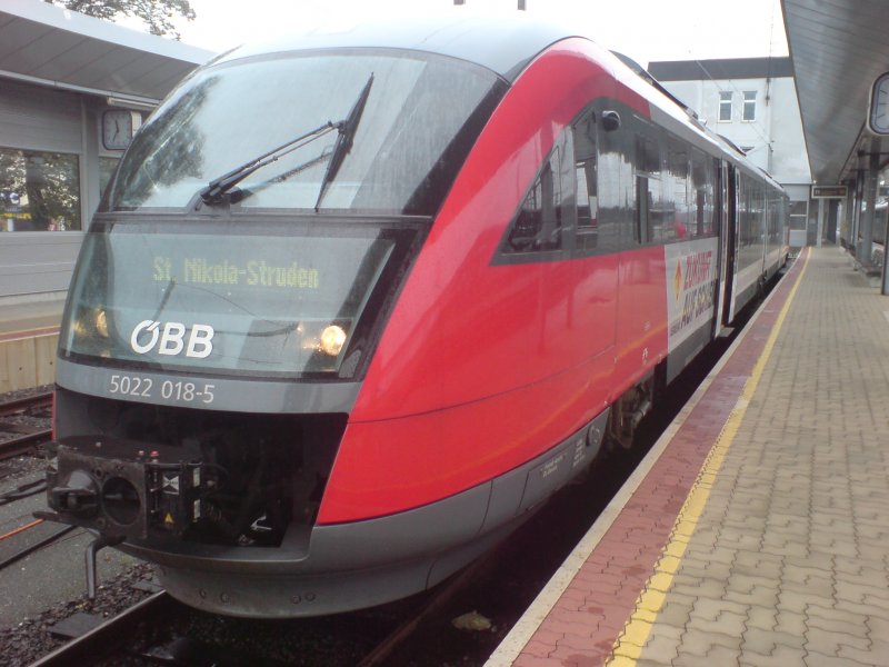 5022 018-5 der �BB in Bahnhof St. Valentin am