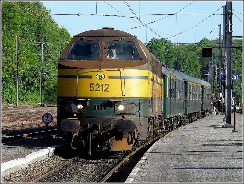 Der Sonderzug anl�sslich des Rundnasentreffens (Parade des gros nez), gezogen