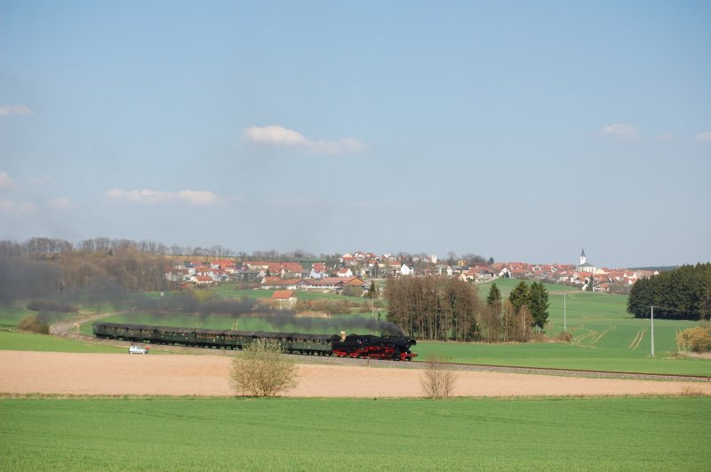 52 8195 am 11.04.2009 bei Gebenbach. (Strecke Amberg-Schnaittenbach) 