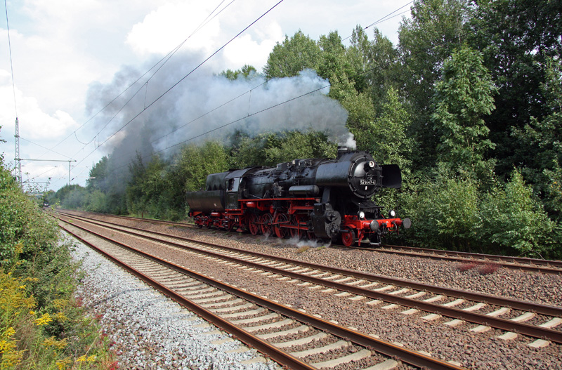 52 8047-4 auf dem Weg zur Lokparade anl��lich des 19.Heizhausfestes