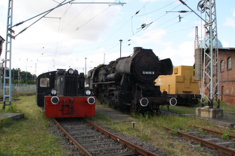 Eine K� und 52 8039-9 standen am 12.09.09 im ehemaligen