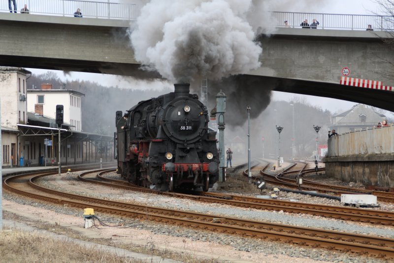 58 311 verl�sst am 14.03.09 den Bahnhof und zugleich ihre