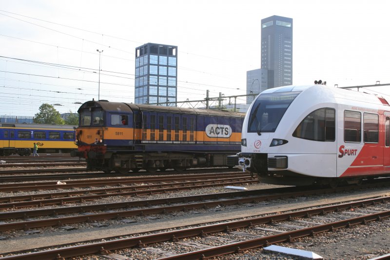 Geno� im Morgensonne.

Ein ACTS Class 58 und ein Arriva GTW