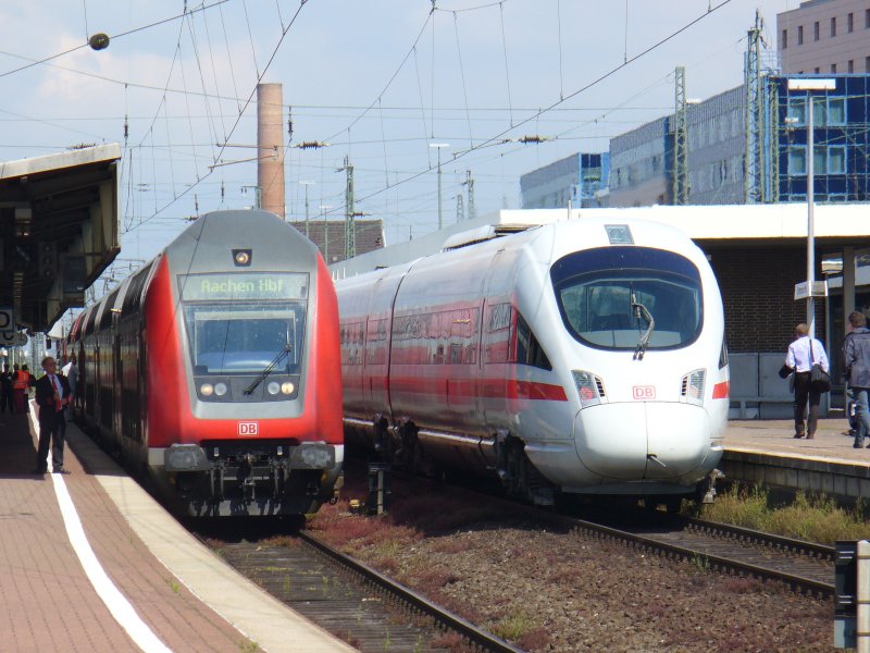 Nah- und Fernverkehr in Dortmund. Links der RE 1 NRW-Express 