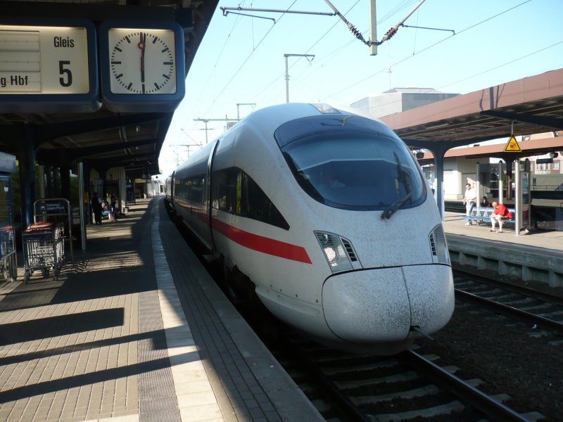 On track 5 in Neumünster ICE 387 Ready for departure
