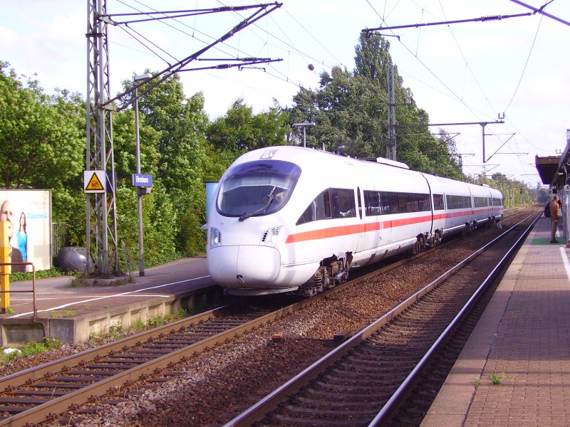 Ein ICE-TD bei der Durchfahrt von Elmshorn in Richtung D�nemark.