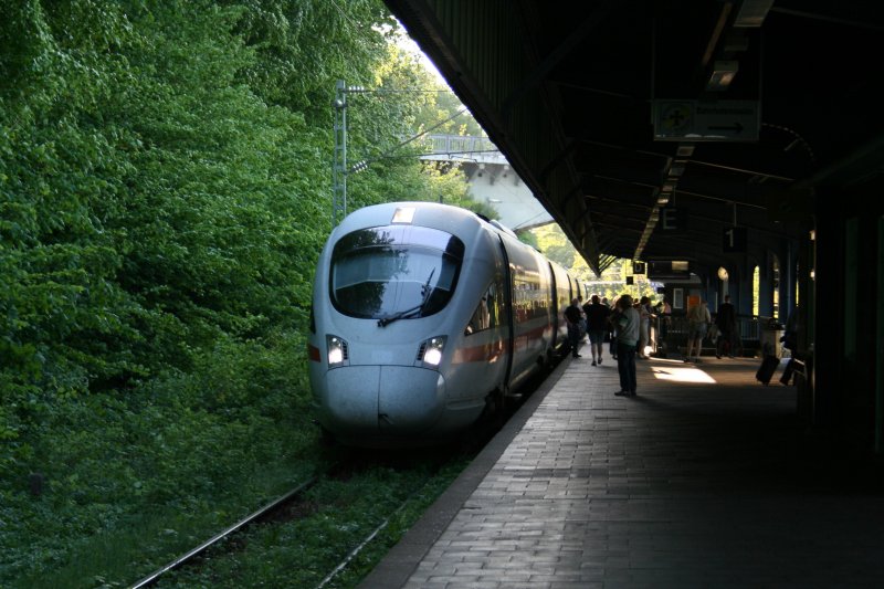 DB ICE-TD 605 004 on 13.05.2008 in Flensburg station. (automatically