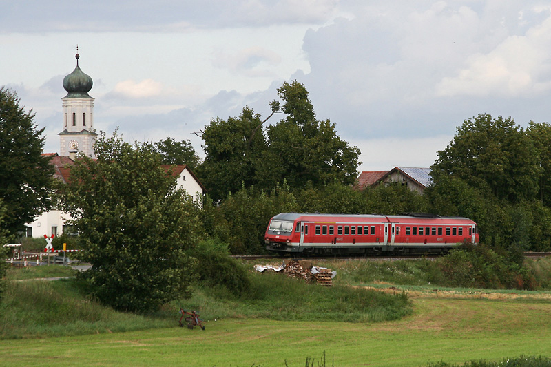 610 001 als RE 3589 am 05.09.2009 bei P�sing. 
