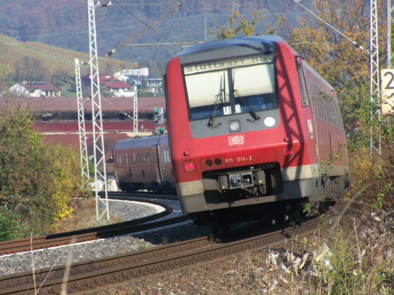 DB BR 611 neigt sich kurz vor Metzingen (W�rtt) in