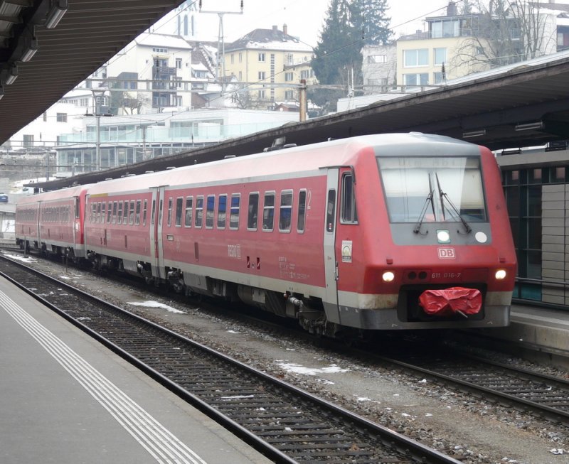 DB - Triebz�ge 611 016-7 und 611 529 im Bahnhof