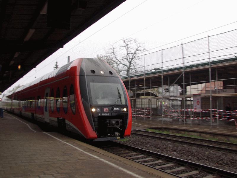 An einem verregneten Sonntagmorgen eilt der LIREX w�hrend einer Pressefahrt