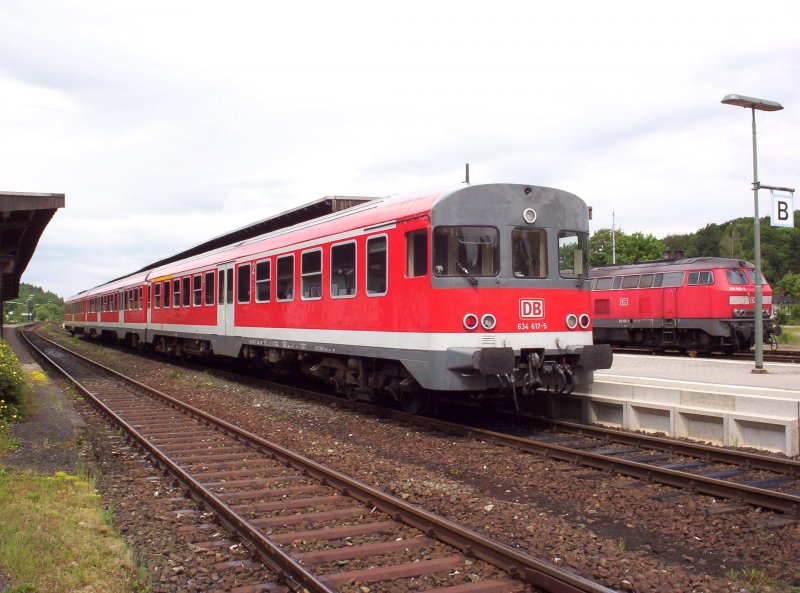 Die Einheit 634 617 + 934 441 + 634 666