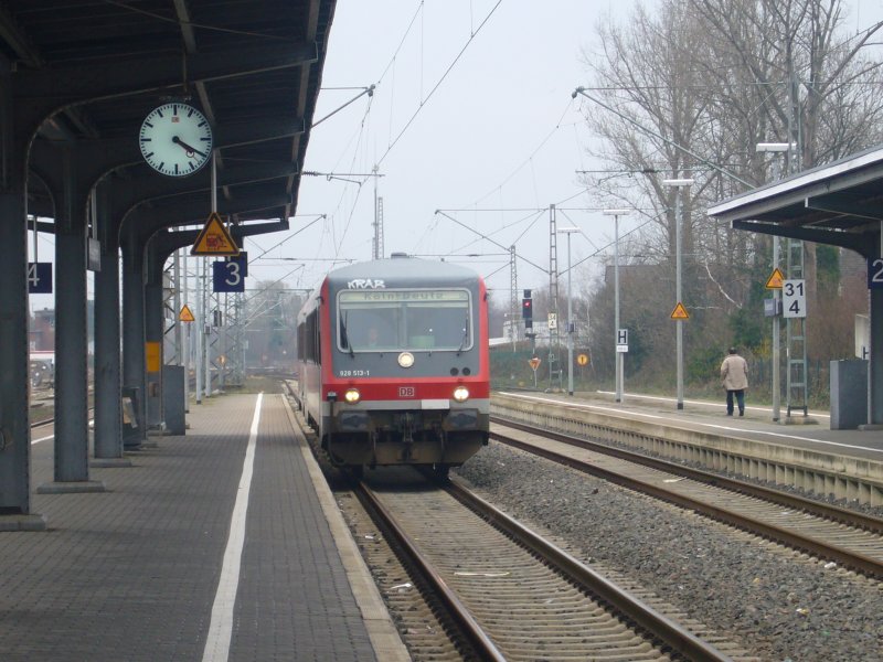 628/928 513-1 am 24.03.07 als RB bei der Einfahrt in