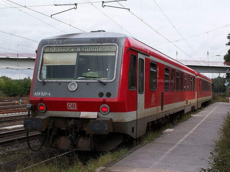 Dieser 628er steht am Haltepunkt Duisburg-Entenfang . Das Foto stammt vom