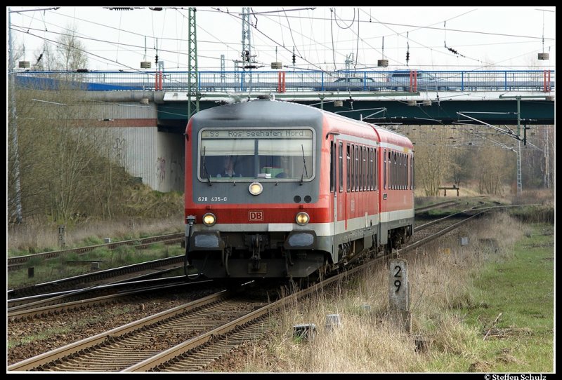 BR 628 435 on the S3 to the Rostock seaport