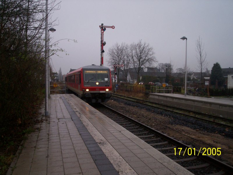 628 von kleve nach d�sseldorf f�hrt in den bahnhof kevelaer