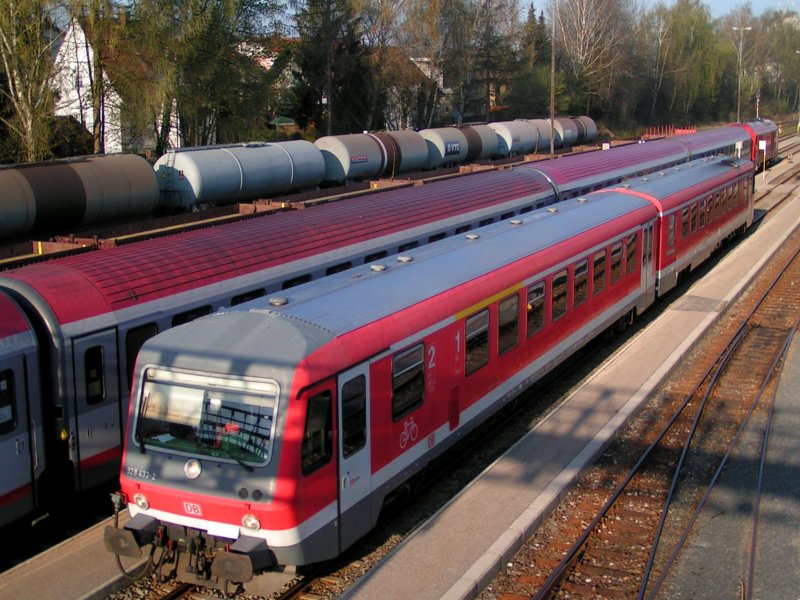 928 433-2 verl�sst als ER5991 den Bhf. Ried i.I., und