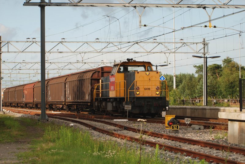 DB Schenker, Railion Nederland 6416 when passing through train 't