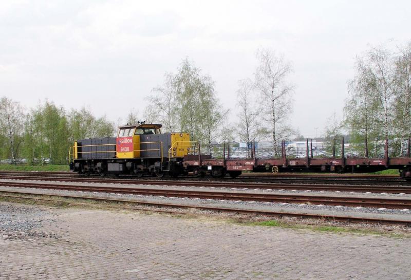 Railion 6438 on with a freight train to Sittard Born