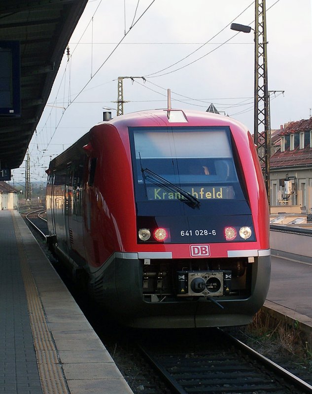 Der 641 028 ist am Abend des 15.04.2005 in Weimar