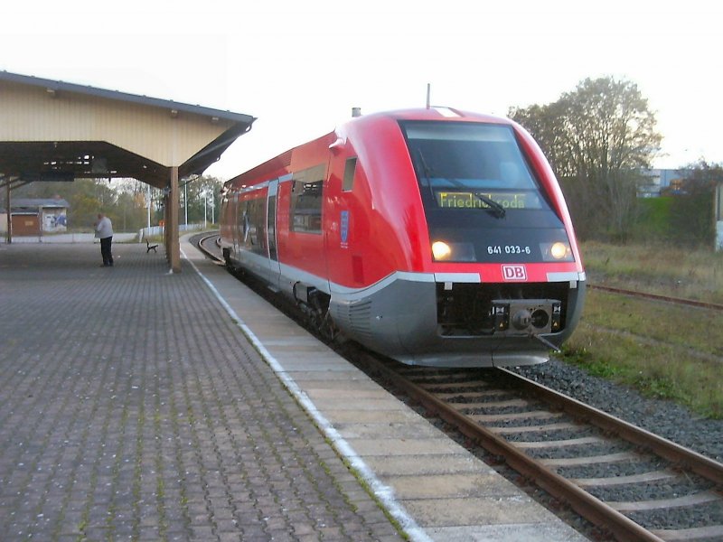 641033-6 departure to Friedrichroda (Thuringian Forest) in the station at