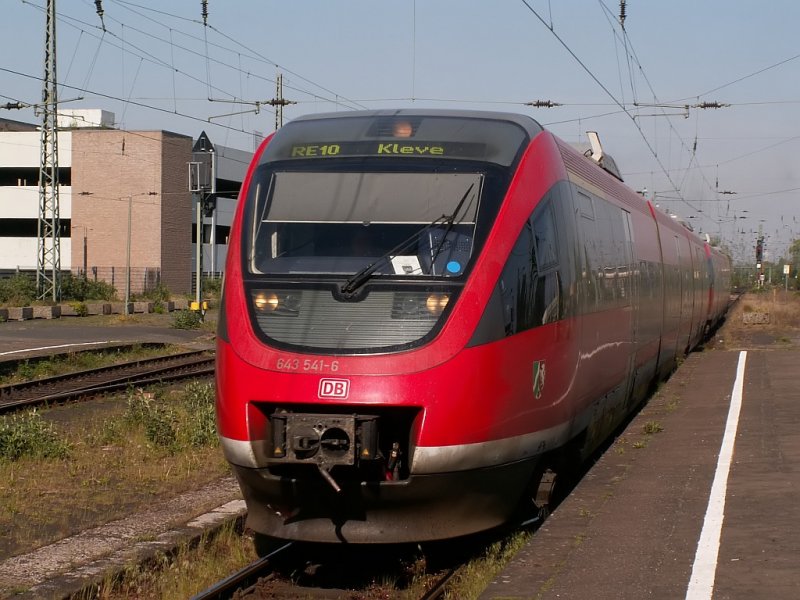 The RE10 "kidney-Express" at the entrance to the Krefeld railway