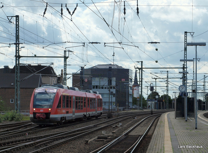 648005-5 at the exit as RB 21 918 to Kiel