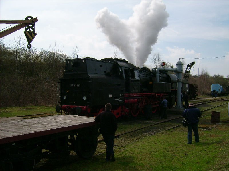 65 1049 am Wasserkran im SEM Chemnitz. Wegen zu viel