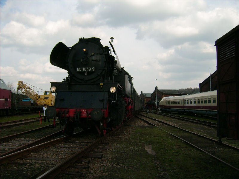 65 1049 vor dem Sonderzug ,,Mondscheinexpress des SEM Chemnitz 