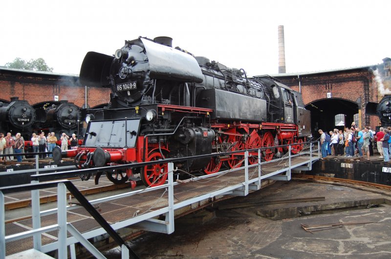 Br 65 1049-9 f�hrt beim 19. Heizhausfest am 22.08.09 auf