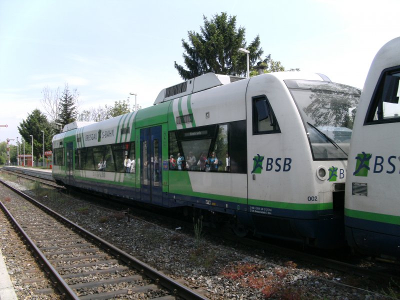 Eine BR 650 der Breisgau S-Bahn im Bahnhof Gottenheim am